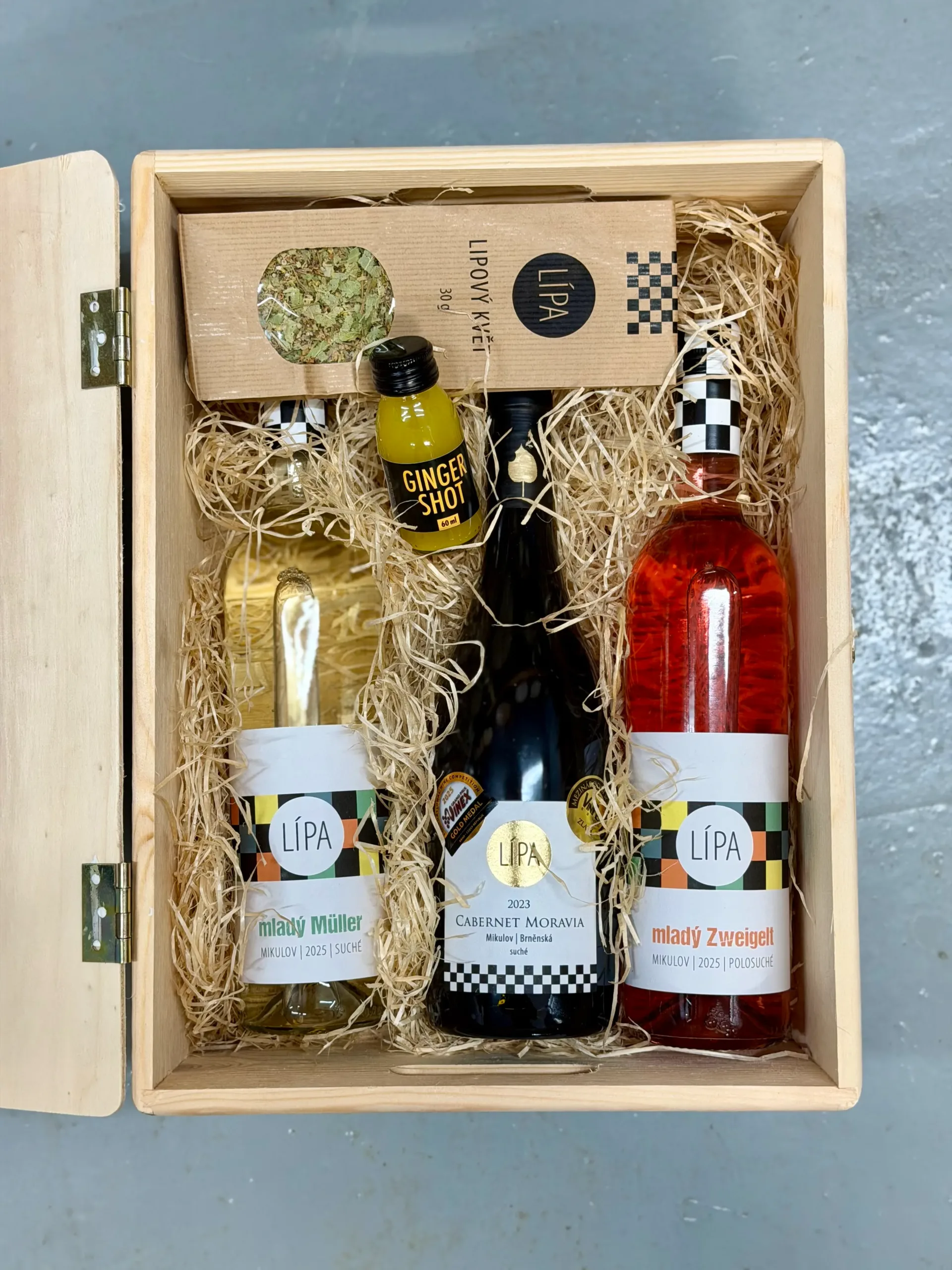 Dárková kolekce v dřevěné bedýnce – Mladá vína